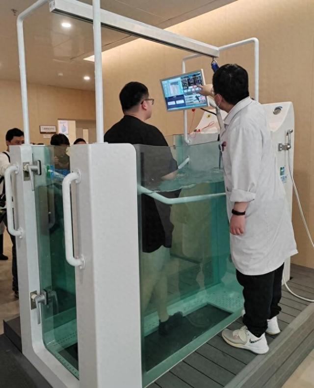 威尼斯wns.8885556水中跑步机、健身游戏机……这家病院减肥风趣味“黑科技